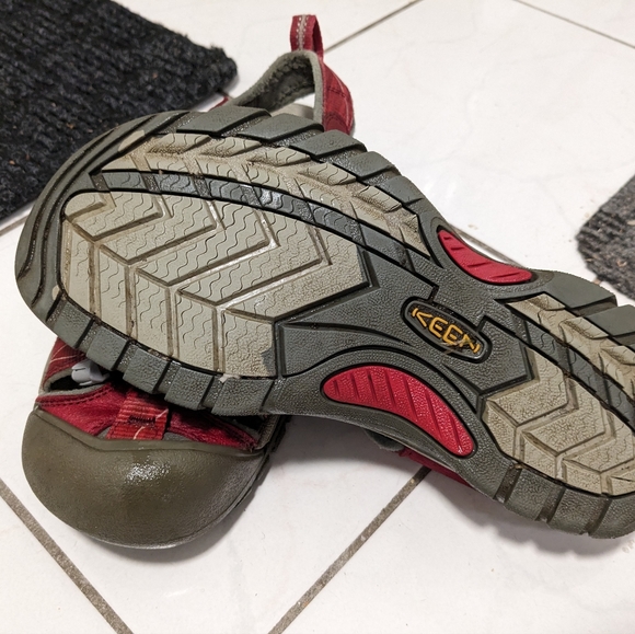 Keen closed toe adventure sandals - Picture 6 of 7